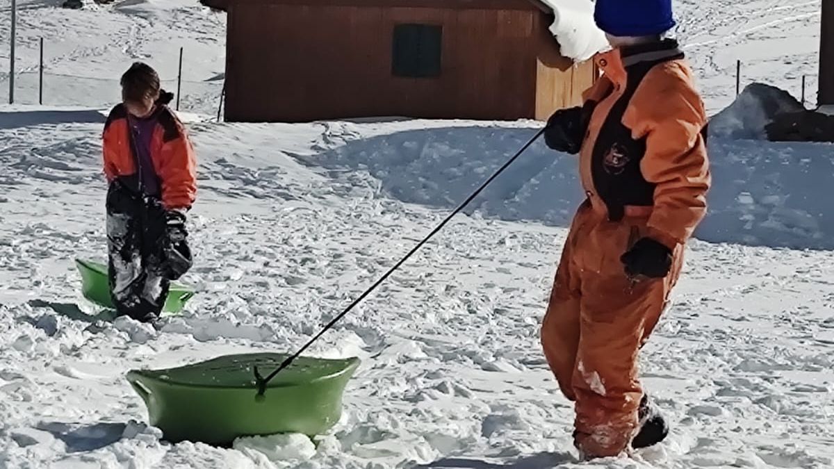 La nieve permitió que en 2022, aunque sin servicios, los mendocinos y turistas disfrutaran parcialmente de Penitentes.