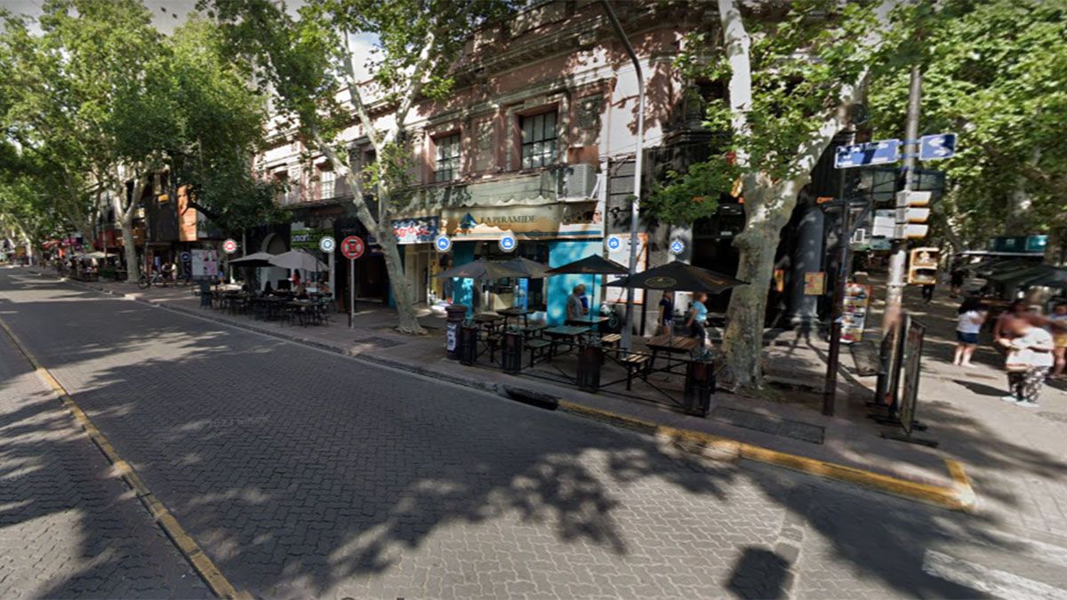 La mujer que cometía las estafas era empleada de una reconocida chocolatería de Mendoza ubicada en calle San Martín a metros de calle Las Heras, de Capital.