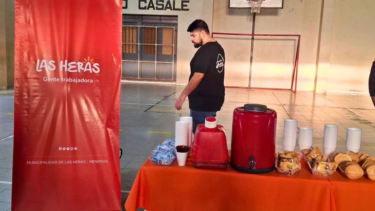 Una jornada tranquila hasta el momento, señalaron las funcionarias de Educación en el colegio Casales. Una jornada tranquila hasta el momento, señalaron las funcionarias de Educación en el colegio Casales.