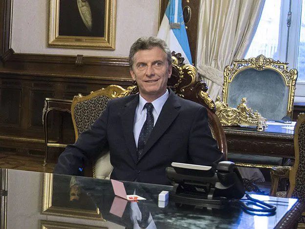 Macri inició su gobierno firmando decretos.