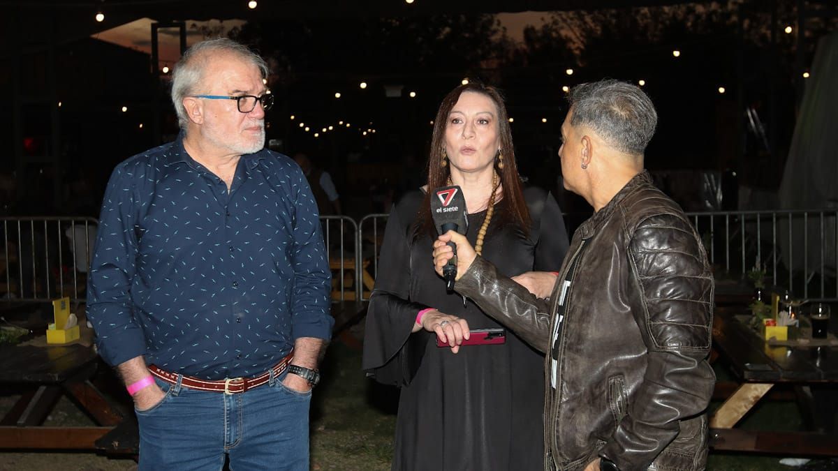 Javier Dellamaggiore, conductor de FM Ayer y del programa Hora Libre por radio Nihuil, junto a la gerenta de Noticias de Nihuil, Carina Scandura.