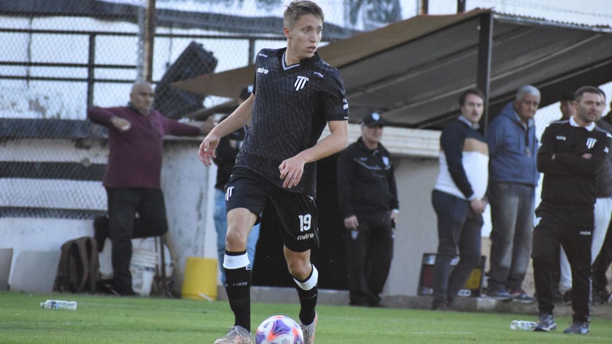 Robertino Seratto habló de la actualidad que está viviendo el Lobo en el torneo de la Primera Nacional. Robertino Seratto habló de la actualidad que está viviendo el Lobo en el torneo de la Primera Nacional.