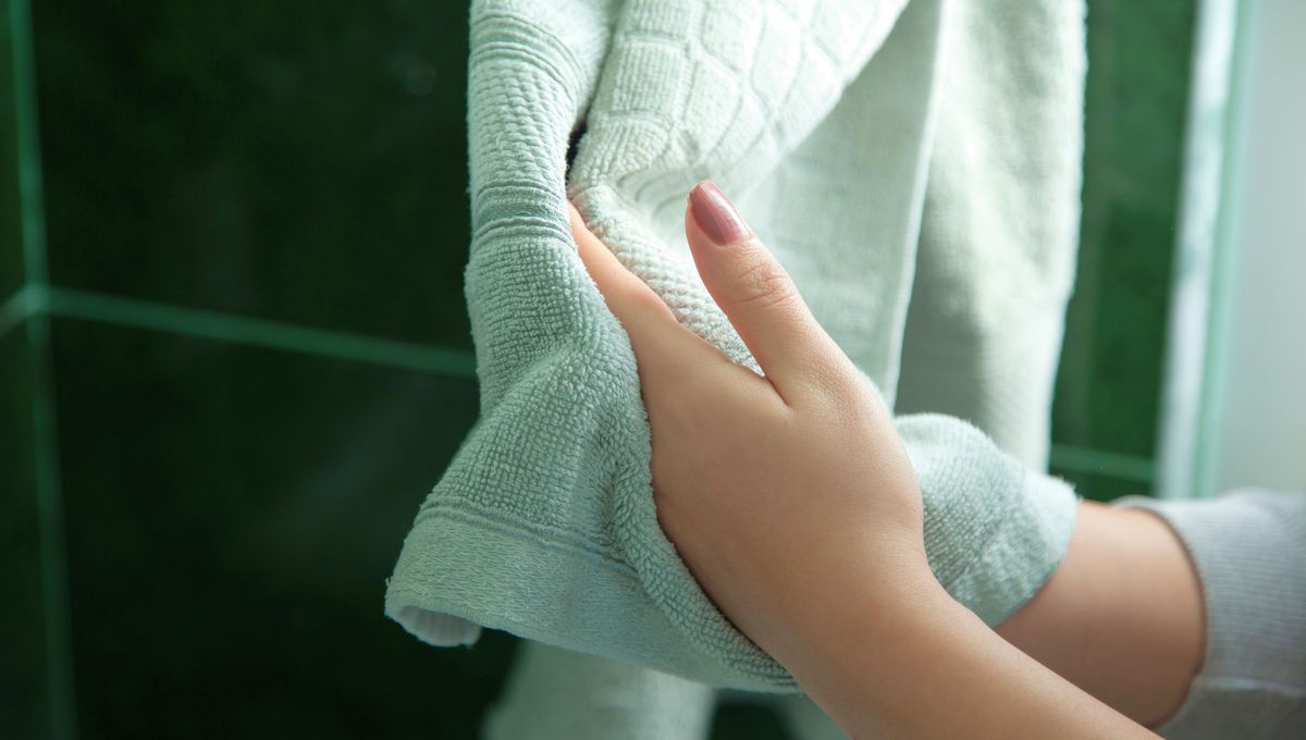 Elimina para siempre el olor a humedad en las toallas del baño: usando 2 ingredientes