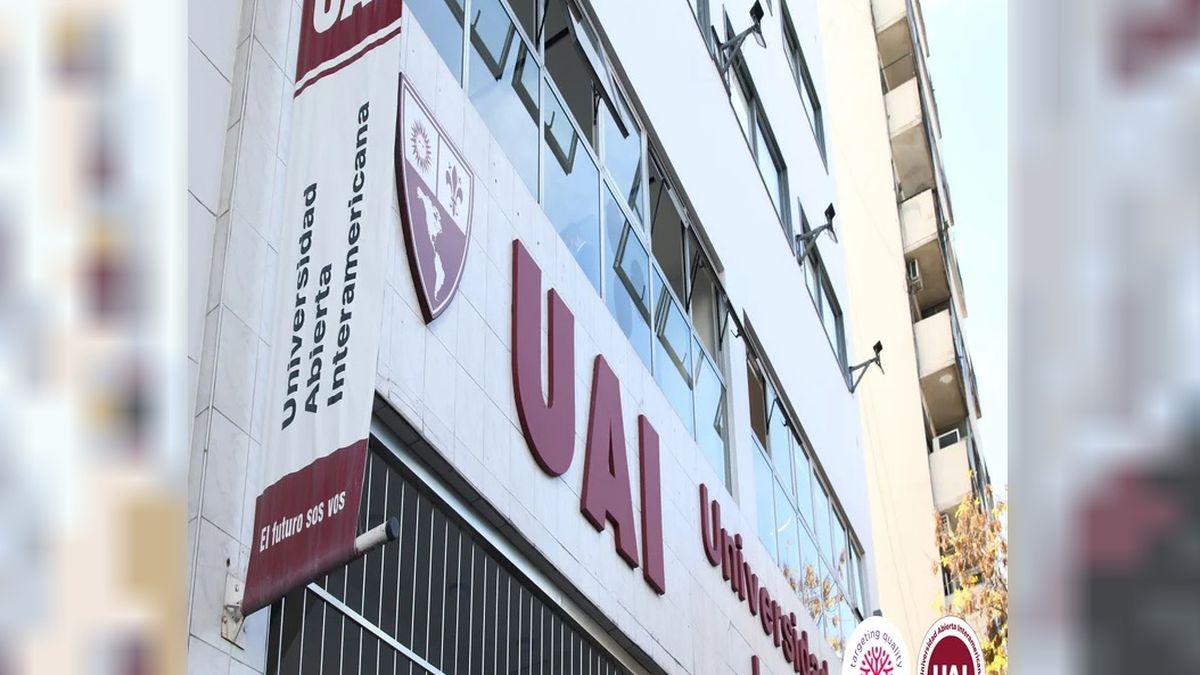 Una estudiante se arrojó desde el piso 11 de una universidad y salvó su vida