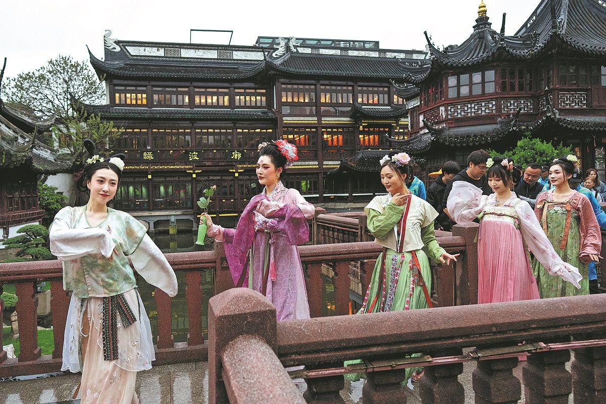 El Festival Huazhao en el Jardín Yuyuan de Shanghai ofrece a los visitantes un recorrido primaveral inmersivo a través de la cultura tradicional china. GAO ERQIANG / CHINA DAILY