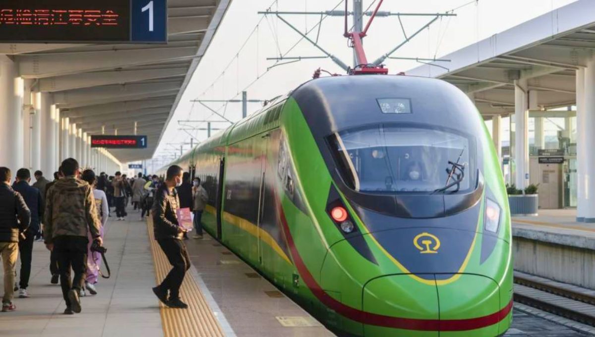 Millones se subieron a un tren para celebrar el Medio Otoño en China obteniendo nuevo récord ferroviario