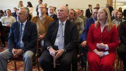 El gobernador Alfredo Cornejo; el secretario de Minería de la Nación, Luis Lucero y la vicegobernadora Hebe Casado.