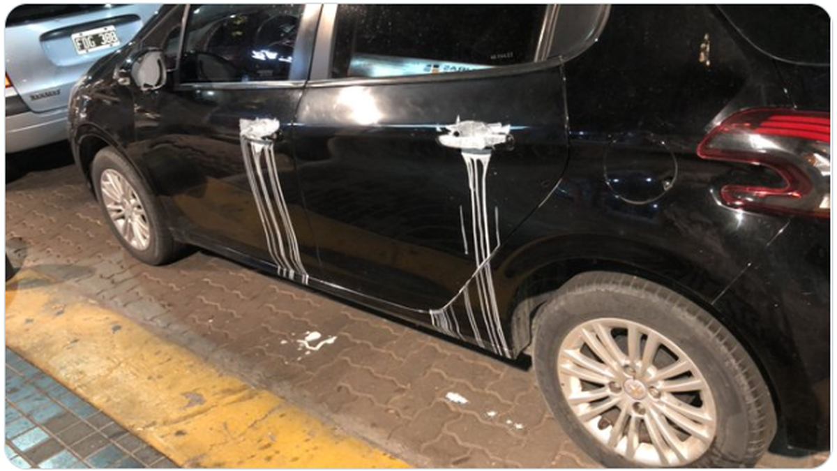 Una señora ataca vehículos en Mendoza y se hizo viral en Twitter