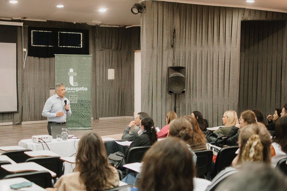 Tupungato presentó un Programa Municipal de Fortalecimiento Económico para Instituciones Educativas. Tupungato presentó un Programa Municipal de Fortalecimiento Económico para Instituciones Educativas.