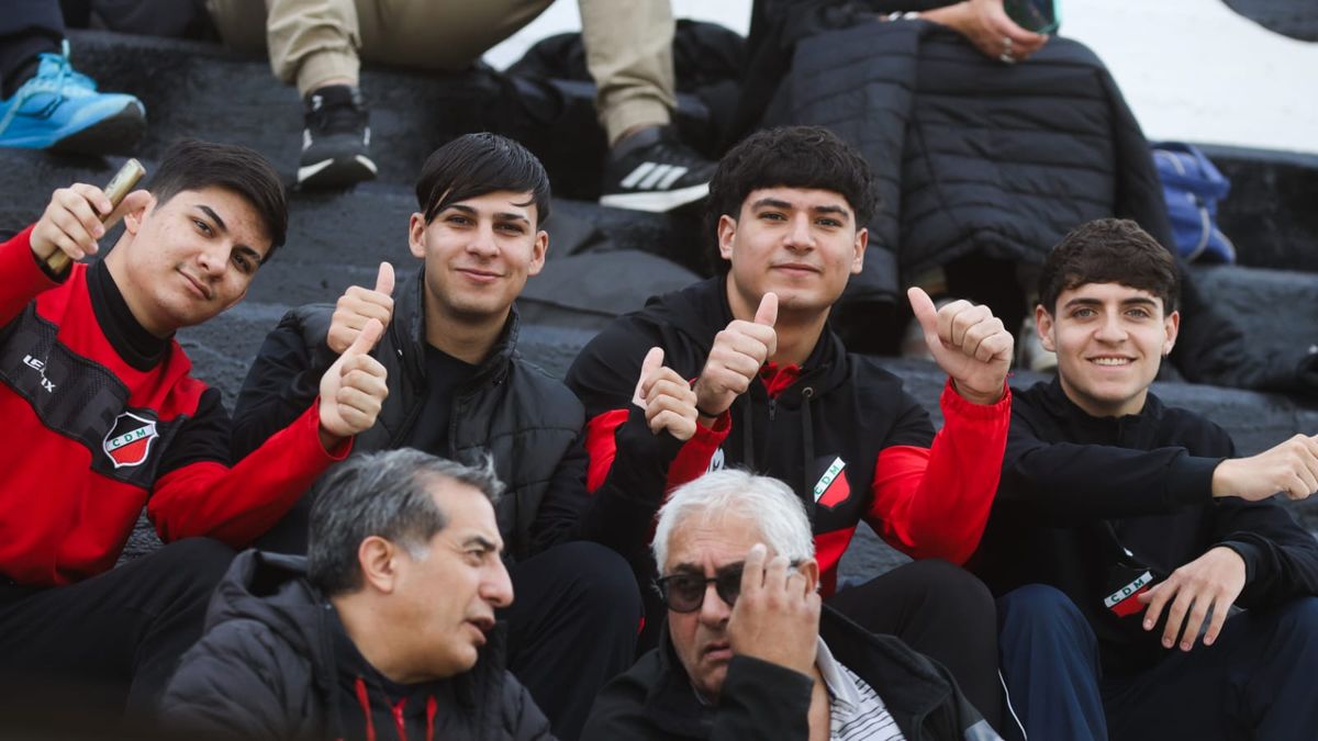 Los hinchas de Maipú en el Sperdutti.