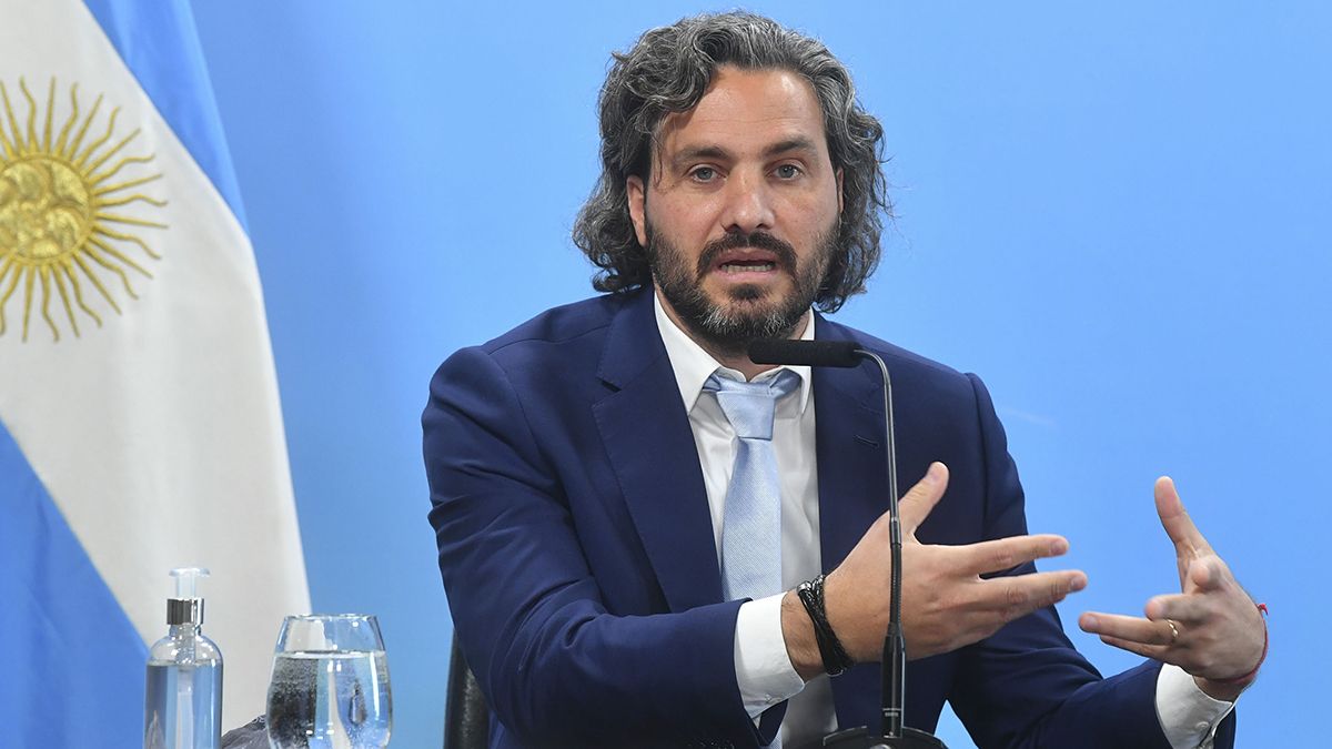 El jefe de Gabinete Santiago Cafiero, estaría dispuesto a dar un paso al costado para preservar la unidad dentro de la coalición gobernante.