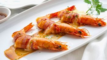 Langostinos envueltos en panceta: la receta casera y fácil con 5 ingredientes