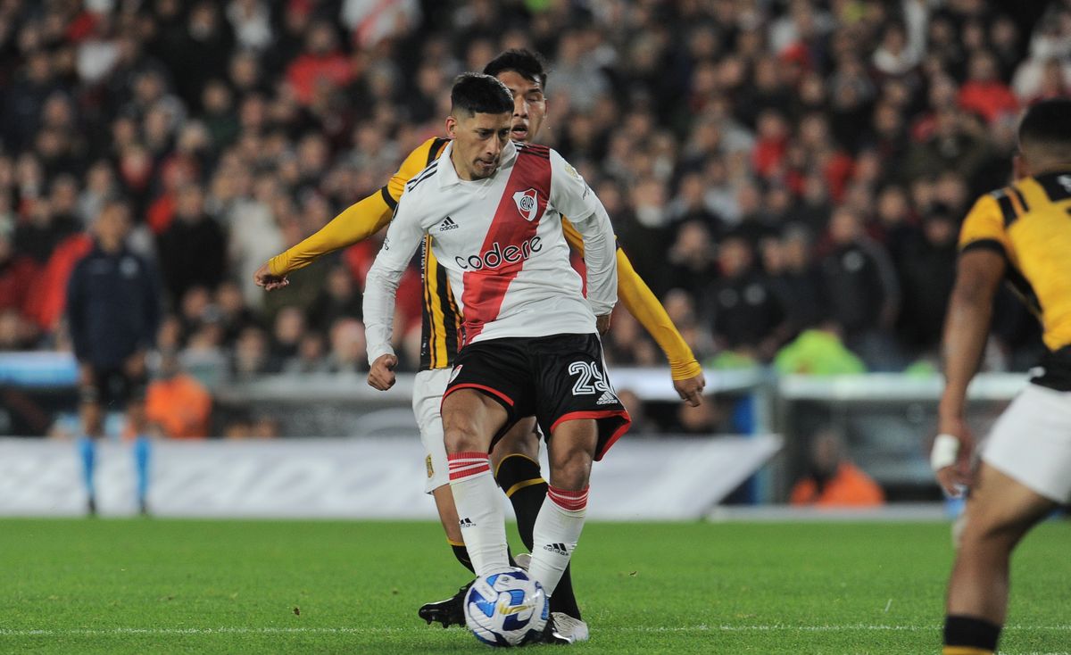 Rodrigo Aliendro definió con categoría para que River le gane a The Strongest y avance en la Copa Libertadores Rodrigo Aliendro definió con categoría para que River le gane a The Strongest y avance en la Copa Libertadores