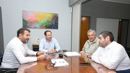 El ministro de Infraestructura Mario Isgro, junto al intendente de Lavalle Roberto Righi, el titular de Vialidad provincial Osvaldo Romagnoli, y el secretario de Obras lavallino Rolando Romera. 