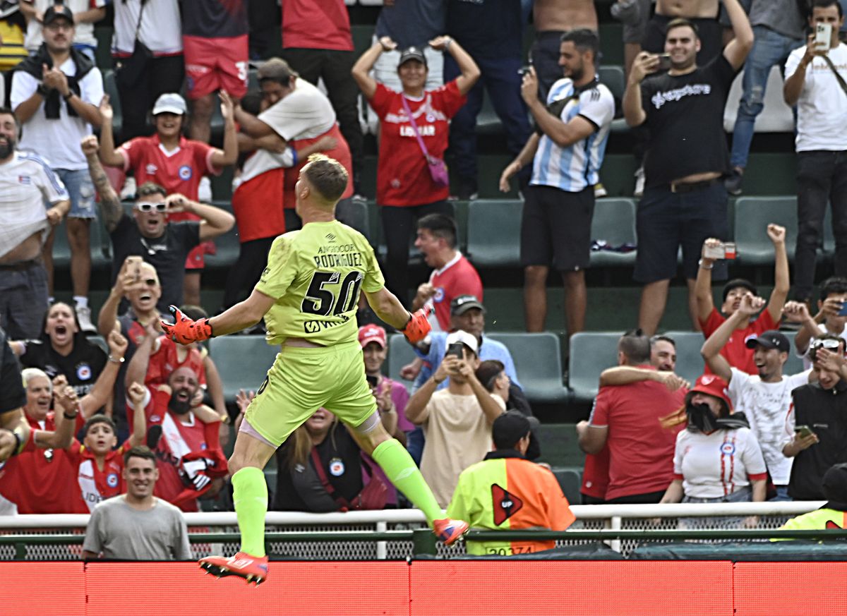 El Ruso Rodríguez fue el héroe de Argentinos Juniors.