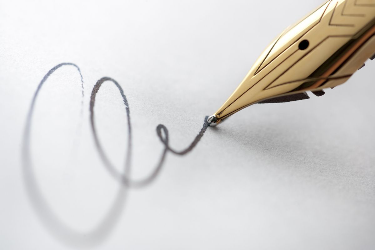 Firmar con iniciales indica que nos gusta la privacidad. Firmar con iniciales indica que nos gusta la privacidad.