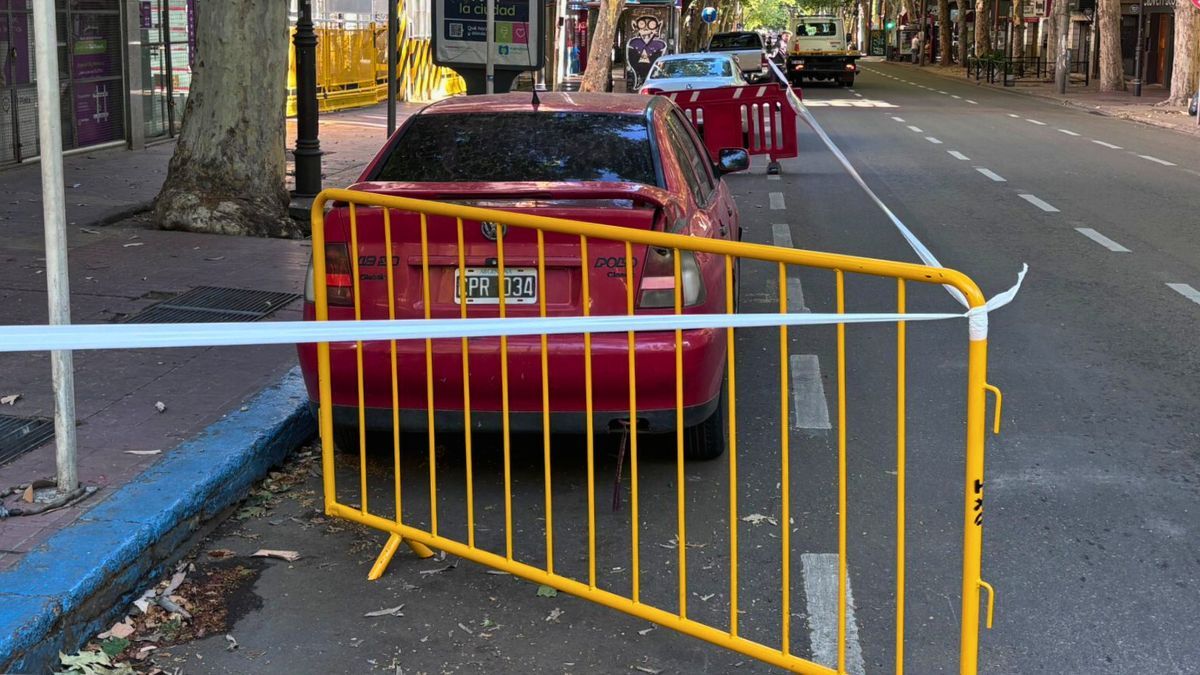 A las 18 del lunes comienza la restricción para estacionar en los alrededores de la Legislatura, como parte del operativo previsto por la sesión de minería. A las 18 del lunes comienza la restricción para estacionar en los alrededores de la Legislatura, como parte del operativo previsto por la sesión de minería.