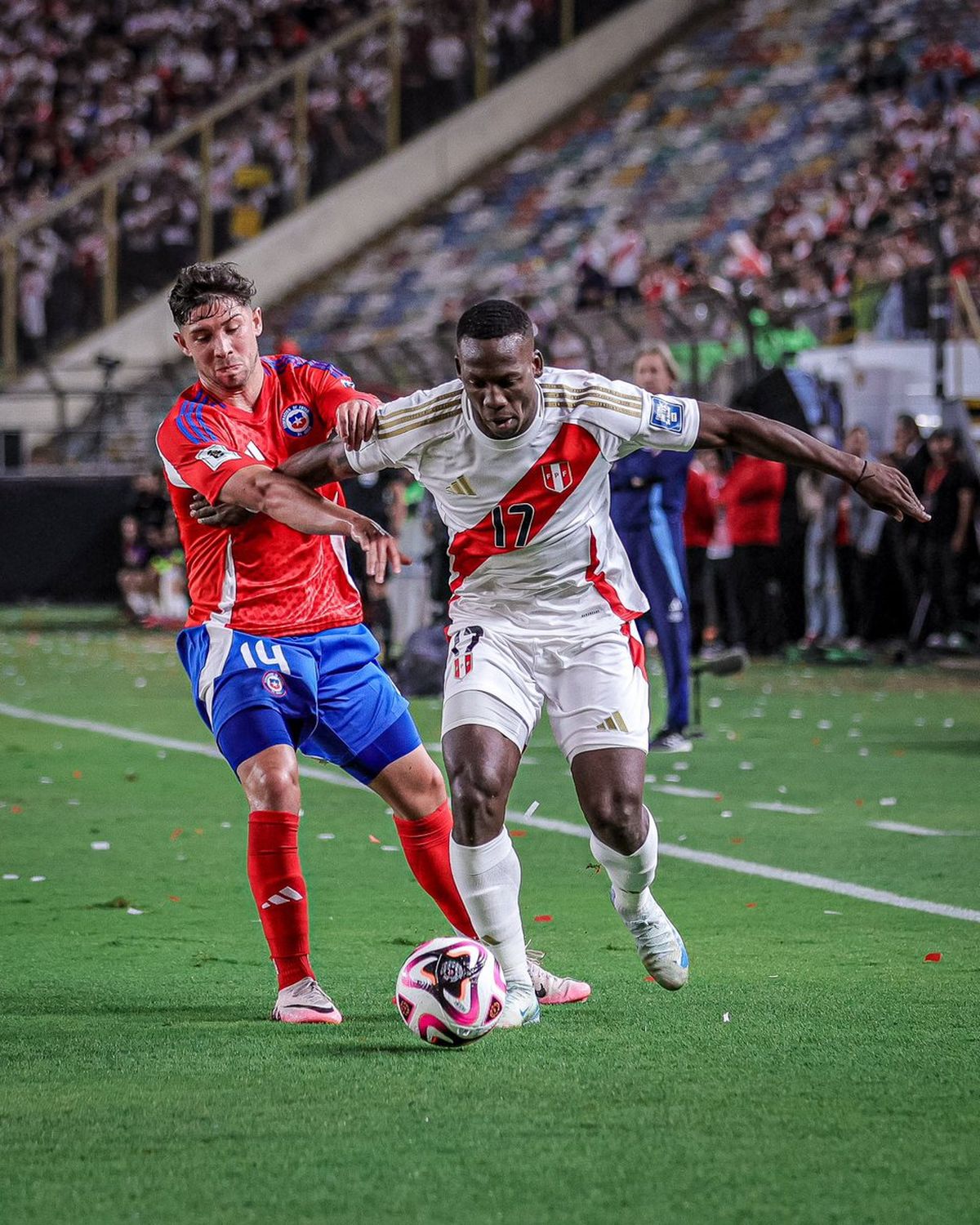 Perú y Chile igualaron sin goles y son los dos últimos equipos de la tabla de posiciones en Eliminatorias. Perú y Chile igualaron sin goles y son los dos últimos equipos de la tabla de posiciones en Eliminatorias.