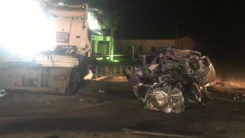 Seis muertos en un violento accidente entre un camión y una camioneta