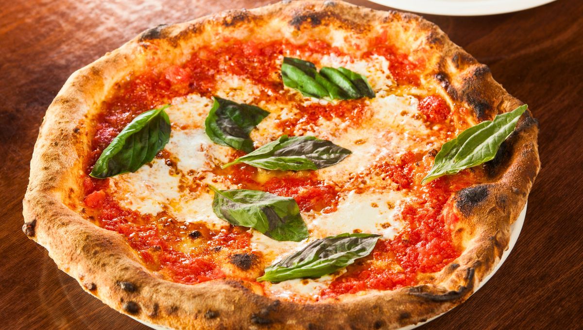 Las pizzas son mucho más finas, con pocos ingredientes, pero de sabor intenso. Las pizzas son mucho más finas, con pocos ingredientes, pero de sabor intenso. 