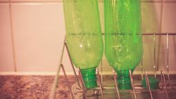 Si tenés botellas de plástico y un cierre tenés un tesoro para la escuela: por qué y para qué Si tenés botellas de plástico y un cierre tenés un tesoro para la escuela: por qué y para qué