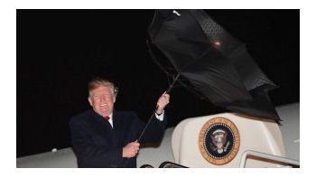 Estallaron las redes con las imágenes de Trump luchando por 