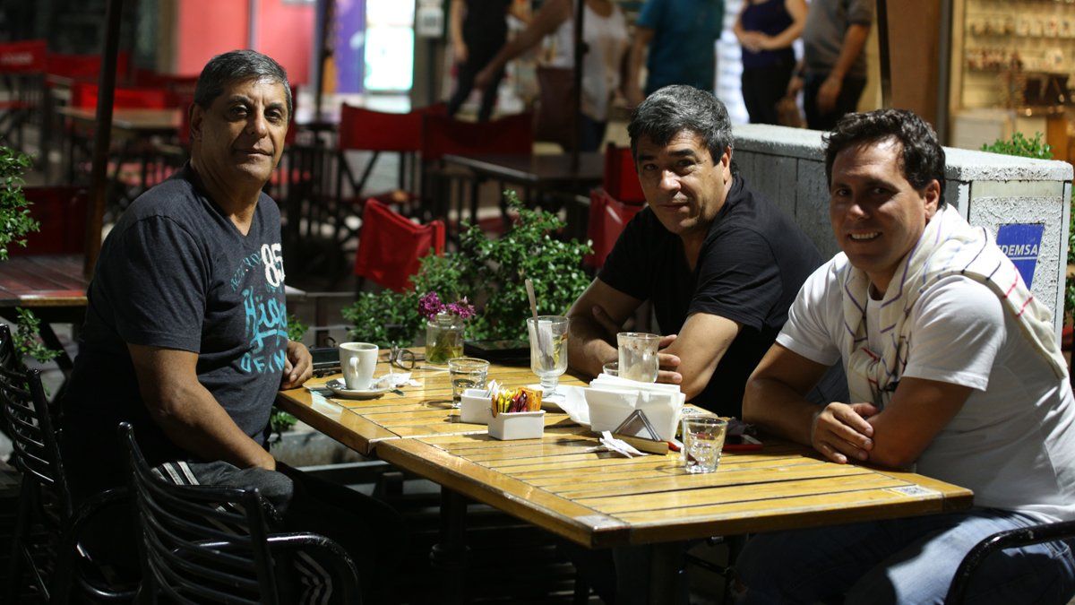 José Pepe Basualdo está de visita en Mendoza acompañado por amigos.Foto: Fernando Martínez/Diario UNO