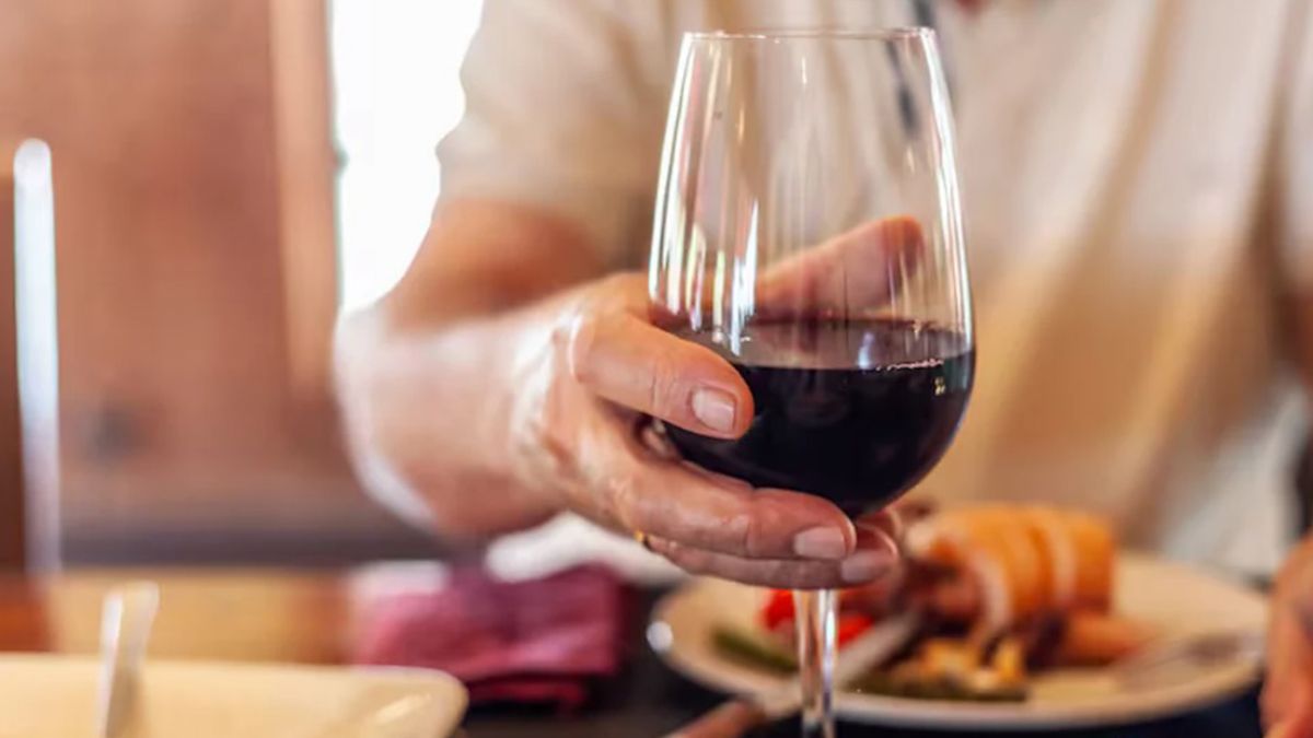 El vino tinto tiene muchos varietales que son ideales para acompañar distintos tipos de comidas, además de beneficiar la salud El vino tinto tiene muchos varietales que son ideales para acompañar distintos tipos de comidas, además de beneficiar la salud