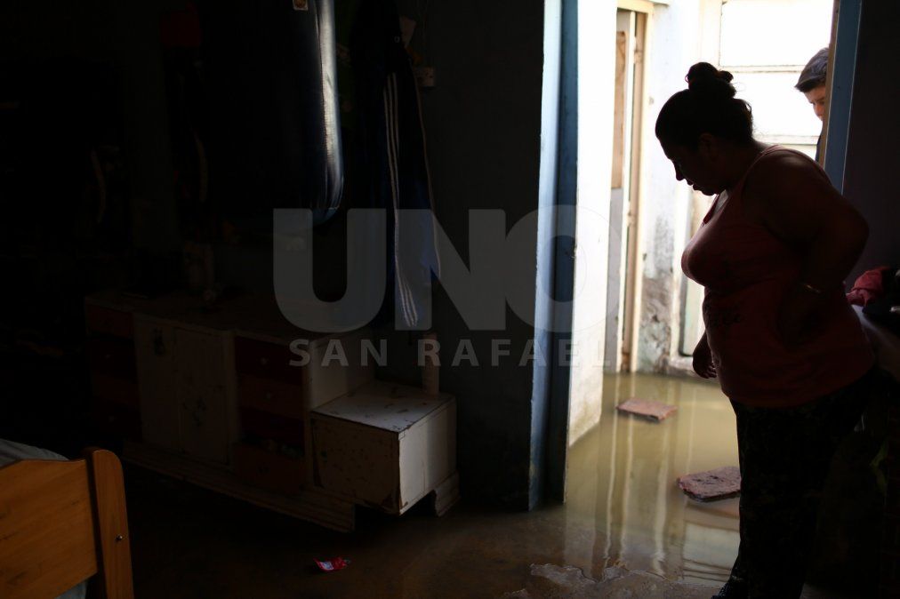 Vecinos desesperados: cloacas desbordadas en viviendas de barrio Constitución