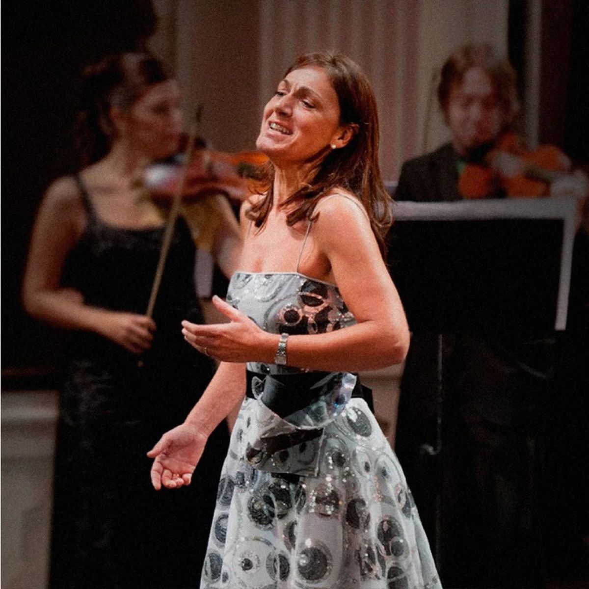 La eximia cantante lírica mendocina dirige programas de ópera en Mendoza y en San Juan. La eximia cantante lírica mendocina dirige programas de ópera en Mendoza y en San Juan.