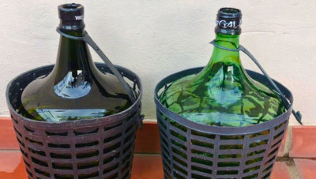 Damajuanas de vino.