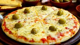 La pizza queda riquísima con esta receta de chimichurri de simples pasos. La pizza queda riquísima con esta receta de chimichurri de simples pasos.