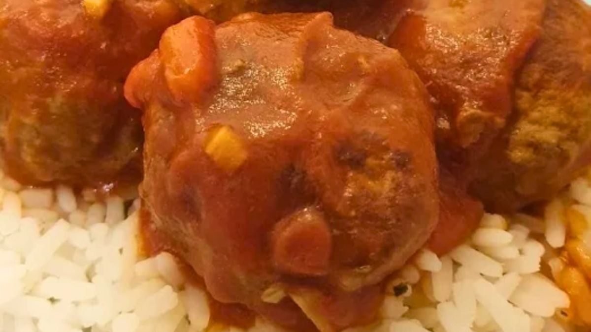 Las albóndigas con arroz, un clásico del bodegón. Las albóndigas con arroz, un clásico del bodegón.