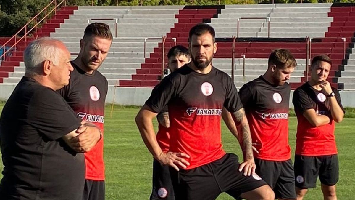 Matías Minich tiene un nuevo desafío dirigiendo a Huracán Las Heras.