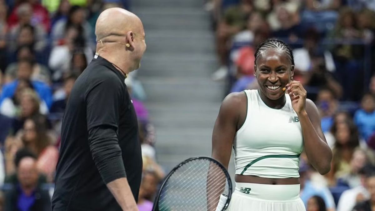 Coco Gauff hizo dupla con Andre Agassi en la exhibición del US Open. 