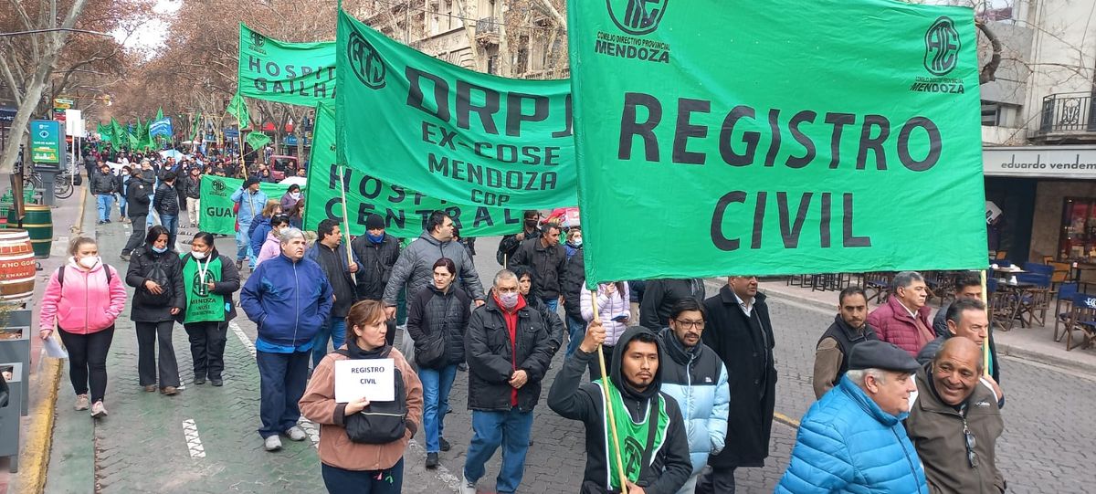El gremio amenazó con aumentar las medidas de fuerza si no liberaban a Macho.