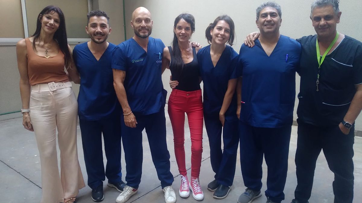 El personal de Unidad de Terapia Intensiva (UTI 5) recibió a la reina nacional de la Vendimia, Giuliana Lucoski.
