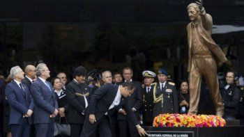 Quitarán la estatua de Néstor Kirchner en Unasur por ser 