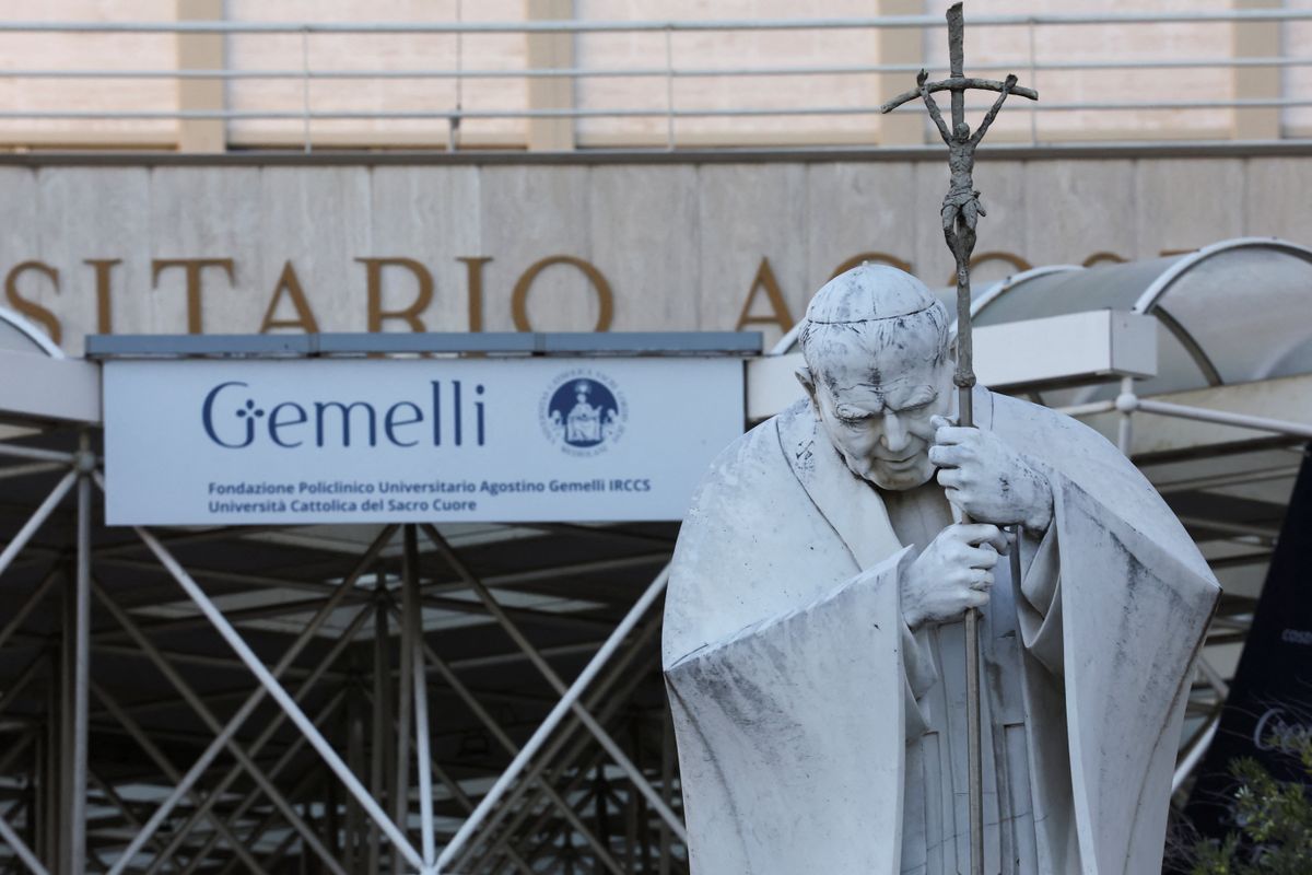 El papa León XIV pasó una noche tranquila en el Policlínico Agostino Gemelli de Roma.&nbsp;