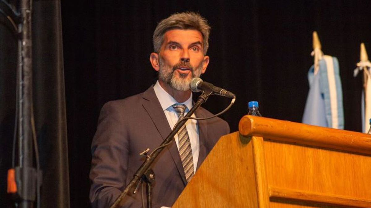 El intendente de la Ciudad de Mendoza, Ulpiano Suarez, fue quien presentó la iniciativa al Concejo Deliberante. Fue aprobada por siete votos positivos -provenientes del bloque oficialista- contra cuatro negativos. El intendente de la Ciudad de Mendoza, Ulpiano Suarez, fue quien presentó la iniciativa al Concejo Deliberante. Fue aprobada por siete votos positivos -provenientes del bloque oficialista- contra cuatro negativos.