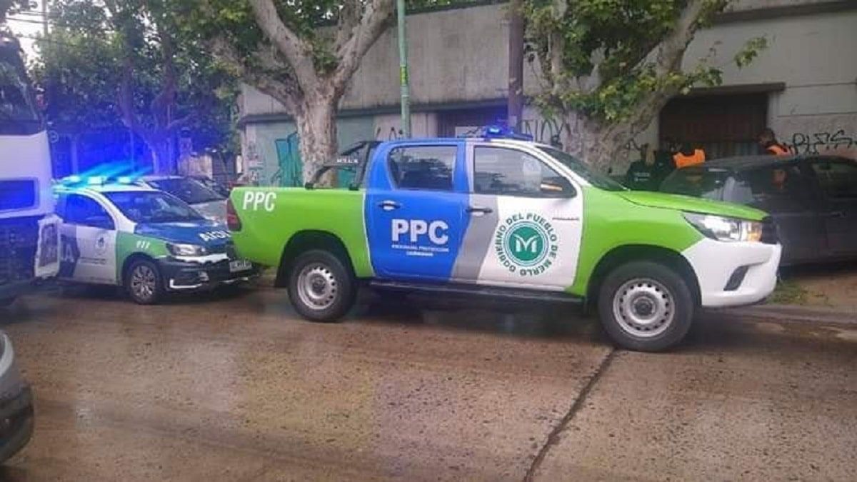 El hombre fue asesinado por un automovilista, en Merlo, quien lo acusó de haberle robado y se fugó. La policía trata de identificarlo