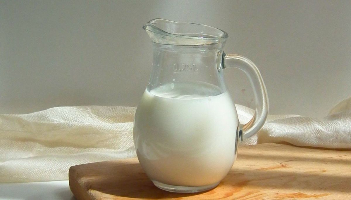 Imagen ilustrativa de una jarra con leche. Imagen: Pexels.