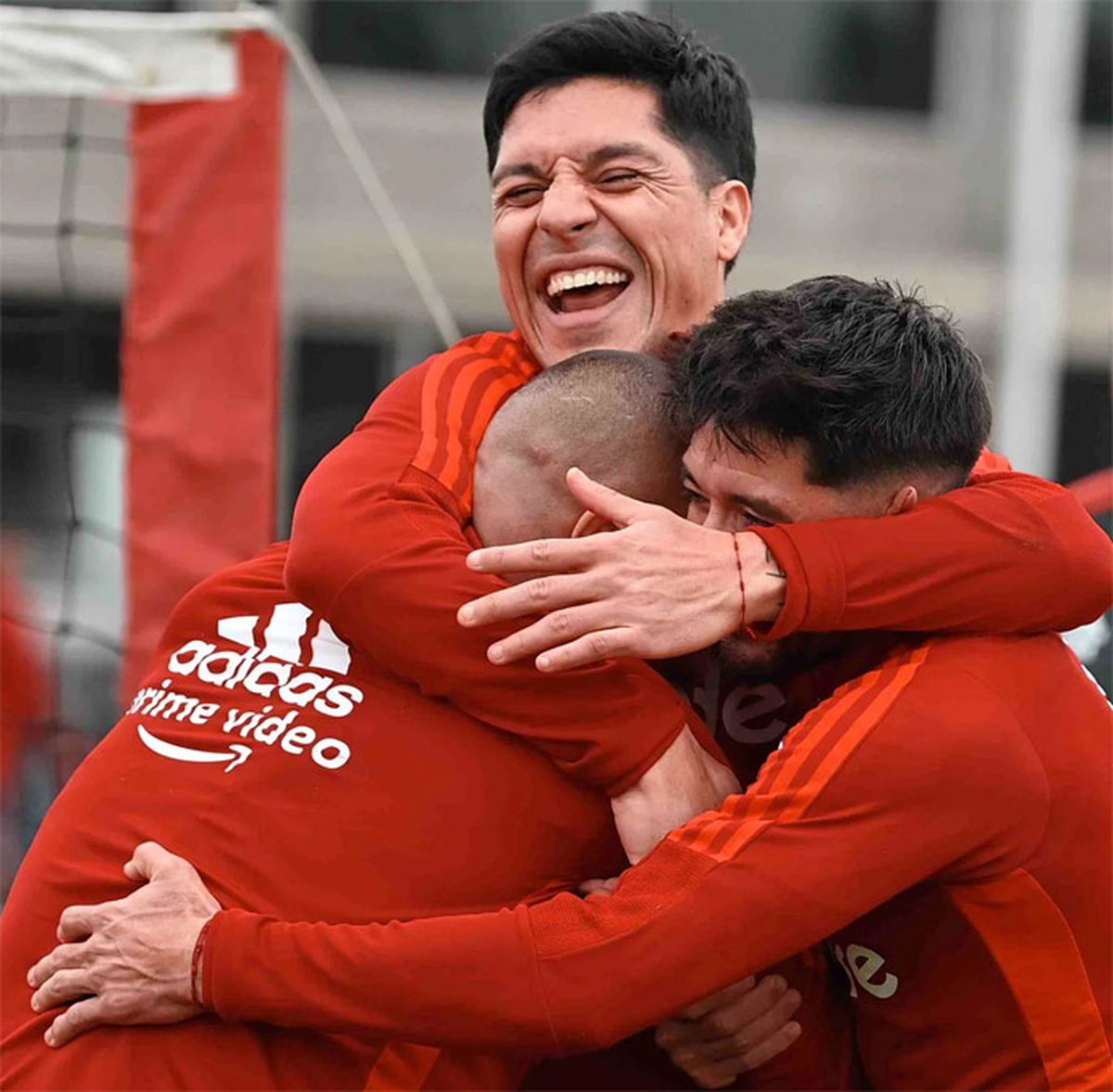 El mendocino Enzo Pérez se divierte en una práctica de River.