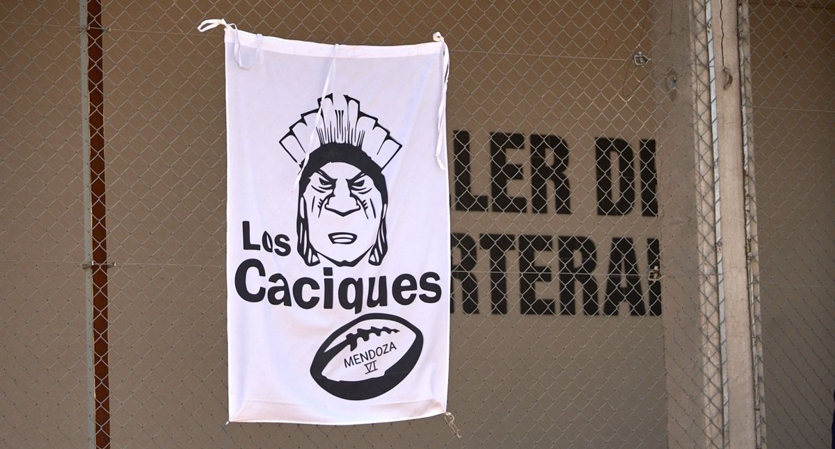 La bandera más nueva de los Caciques del complejo federal de Cuyo. La bandera más nueva de los Caciques del complejo federal de Cuyo.