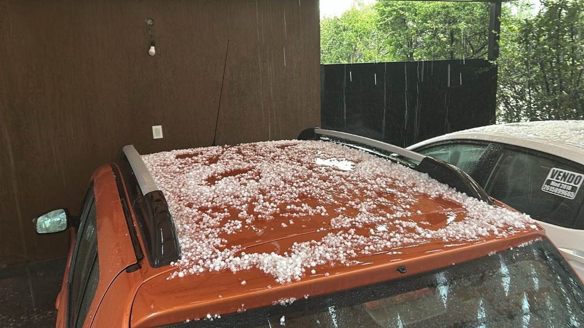 En Vistalba, Luján, las tormentas con caída de granizo fue notorio en la mañana del viernes y provocó cortes de luz. En Vistalba, Luján, las tormentas con caída de granizo fue notorio en la mañana del viernes y provocó cortes de luz.