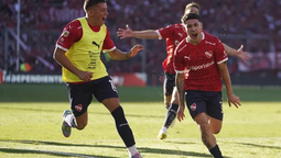 Santiago Montiel ganó el premio Pukas por su gol a Independiente Rivadavia.
