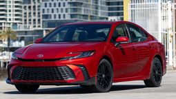 El Toyota Camry 2025, sigue siendo el sedán líder en EE.UU. gracias a sus mejoras y actualizaciones.