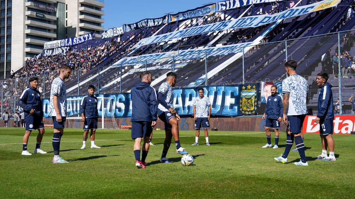 Independiente Rivadavia recibe a Gimnasia y Esgrima.