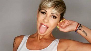 Video: Mónica Farro, musculosa, shorcito y bucaneras