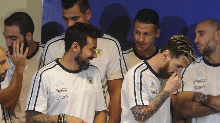 Lavezzi no perdona: la carta documento del Pocho a Anello